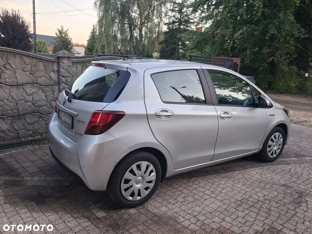 Toyota Yaris Hybrid 100 Active EU6 - 4