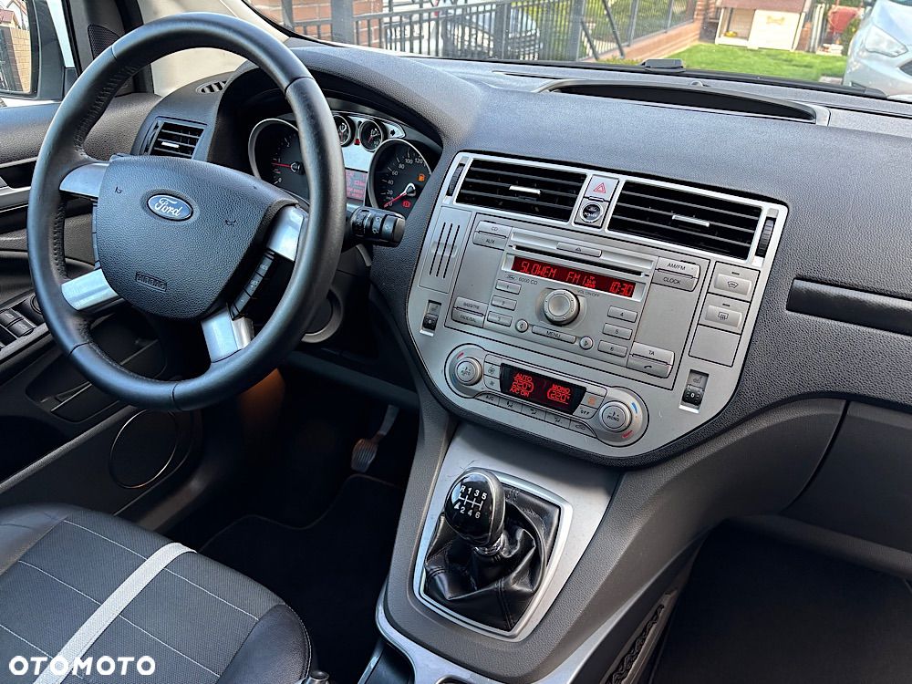 Ford Kuga 2.0 TDCi 4x4 Titanium - 28