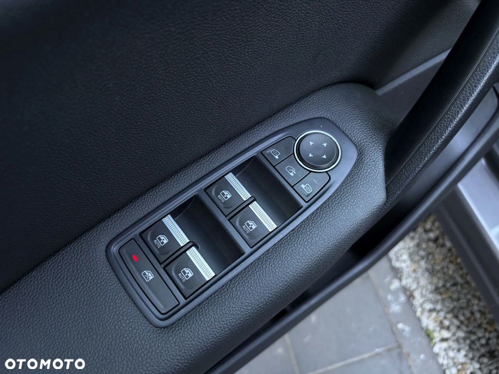 Renault Captur TCe 100 BUSINESS EDITION - 34