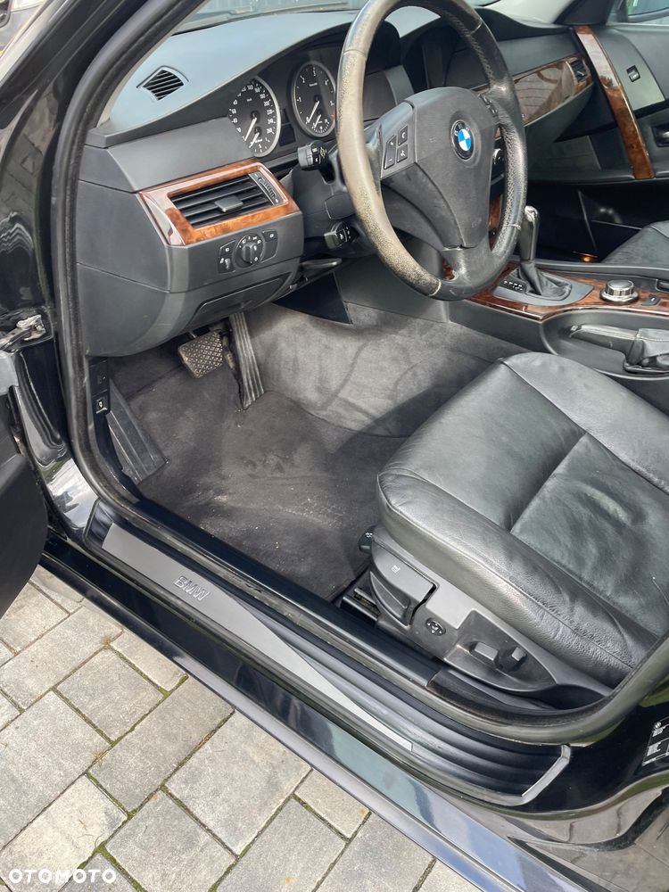BMW Seria 5 525d - 26