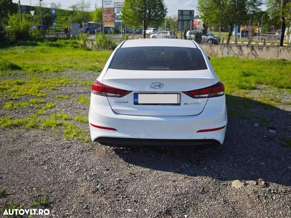 Hyundai Elantra 1.6 MPi Classic - 3