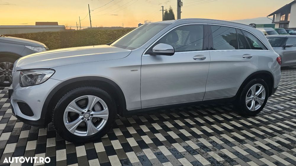Mercedes-Benz GLC 250 d 4Matic 9G-TRONIC AMG Line - 2