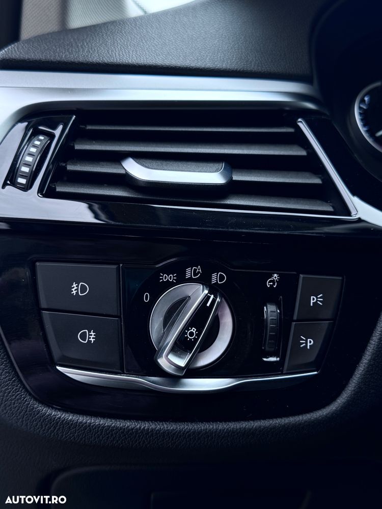 BMW Seria 5 520i AT - 29