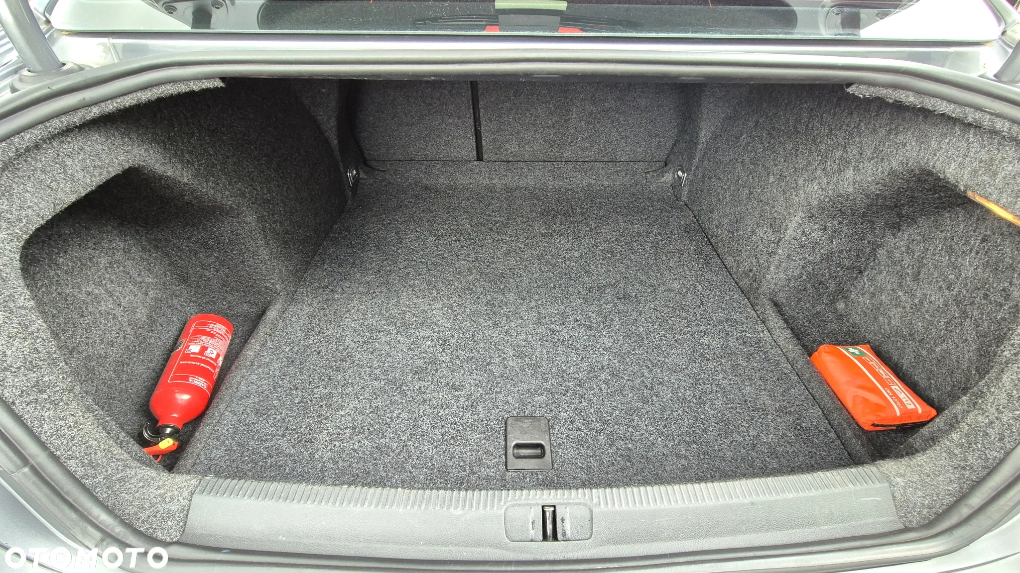 Volkswagen Passat 1.6 FSI Comfortline - 12