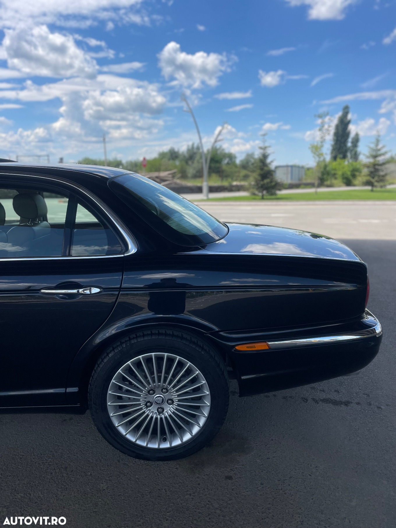 Jaguar XJ - 16