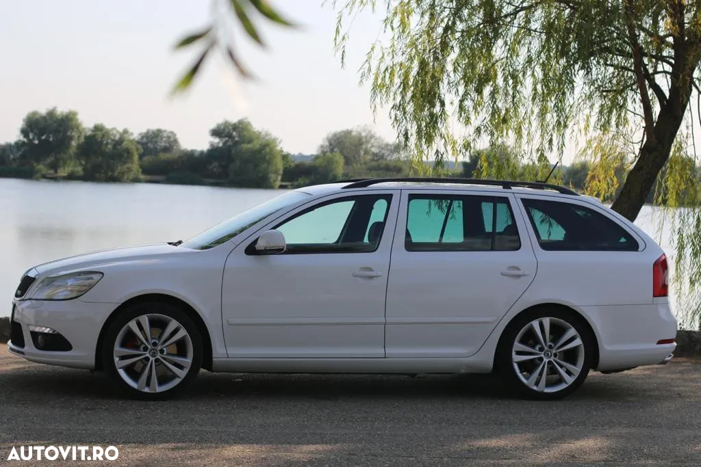 Skoda Octavia 2.0 TDI CR DPF DSG RS - 3