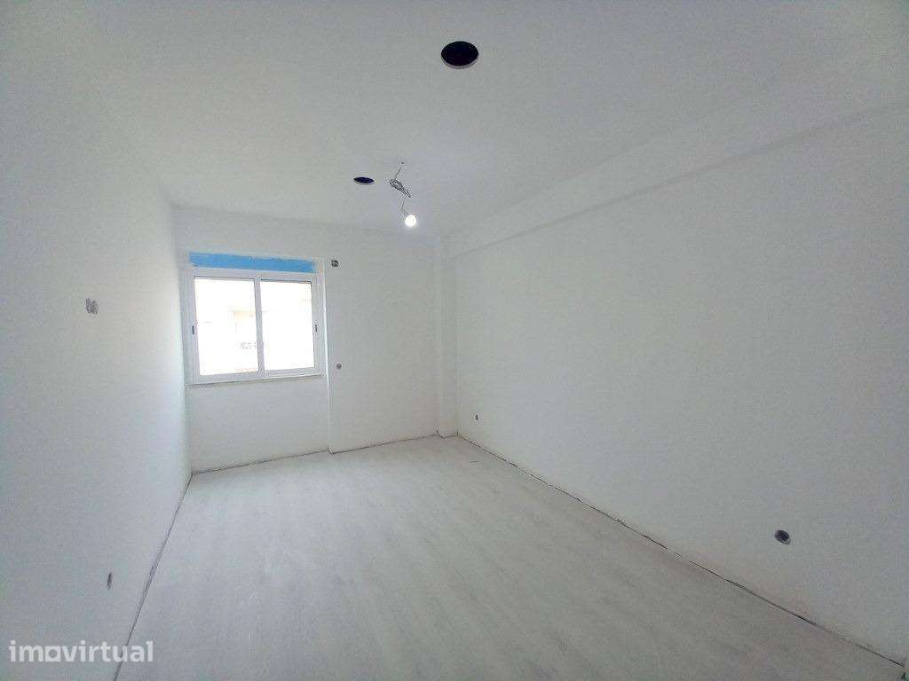 Apartamento T2 Remodelado Carregado - Grande imagem: 3/21