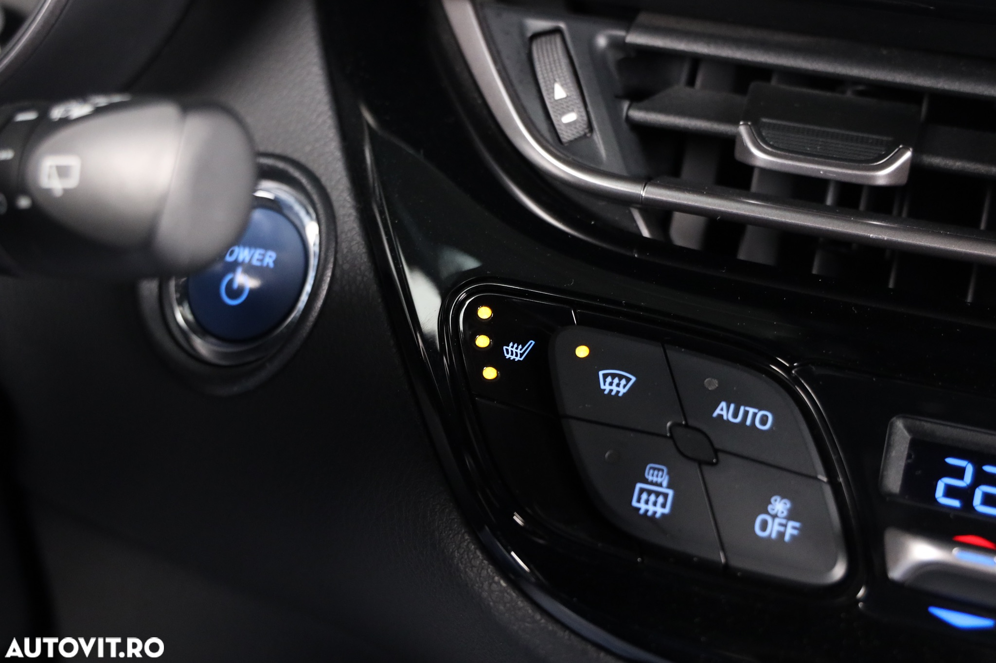 Toyota C-HR Hybrid Style - 27