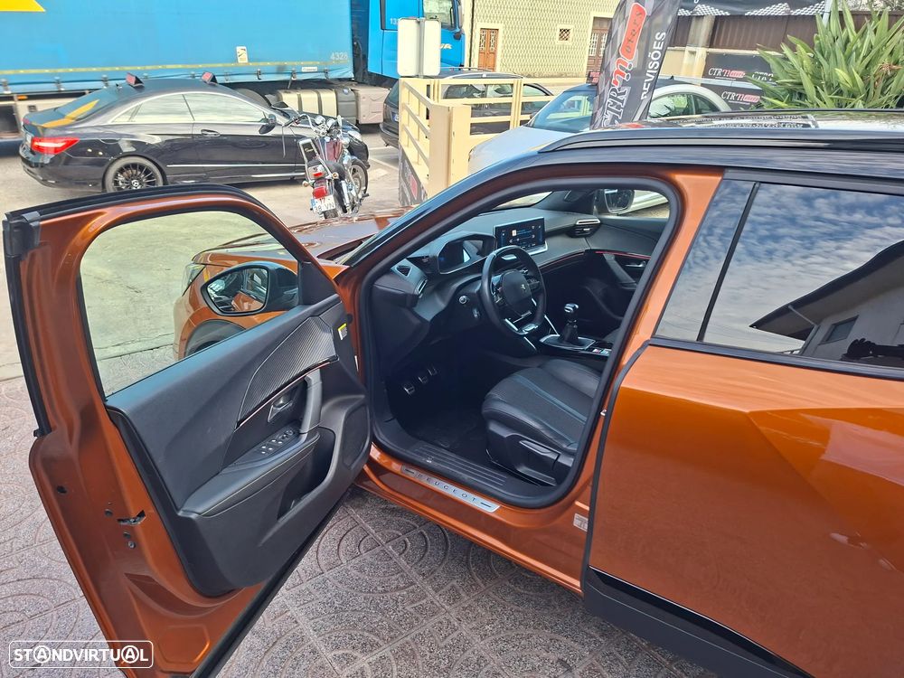 Peugeot 2008 PureTech 130 Stop&Start GT-Line Edition — fotografia 17