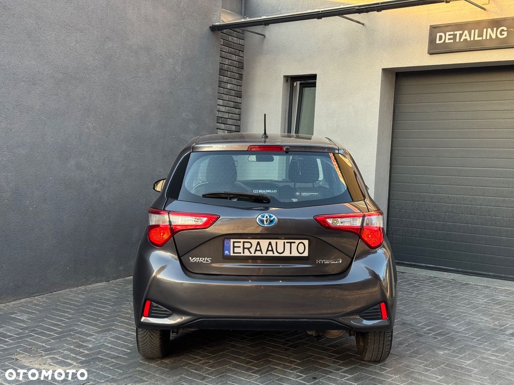 Toyota Yaris Hybrid 100 Business Edition - 8