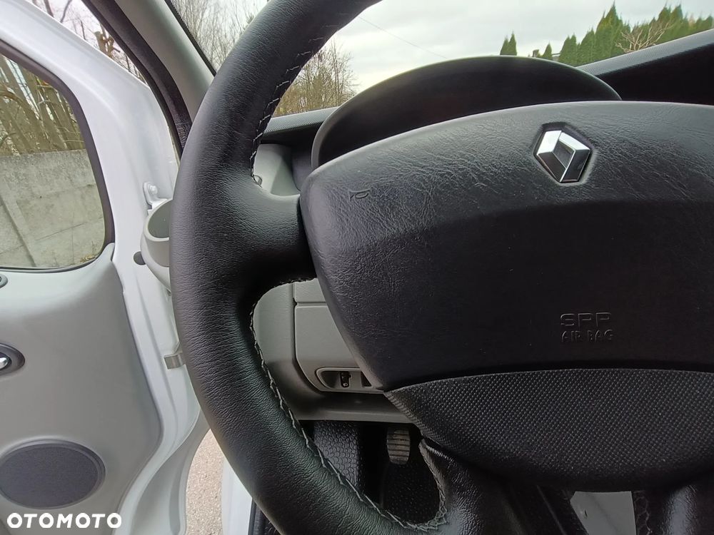 Renault Trafic Passenger L1H1 Expression - 16