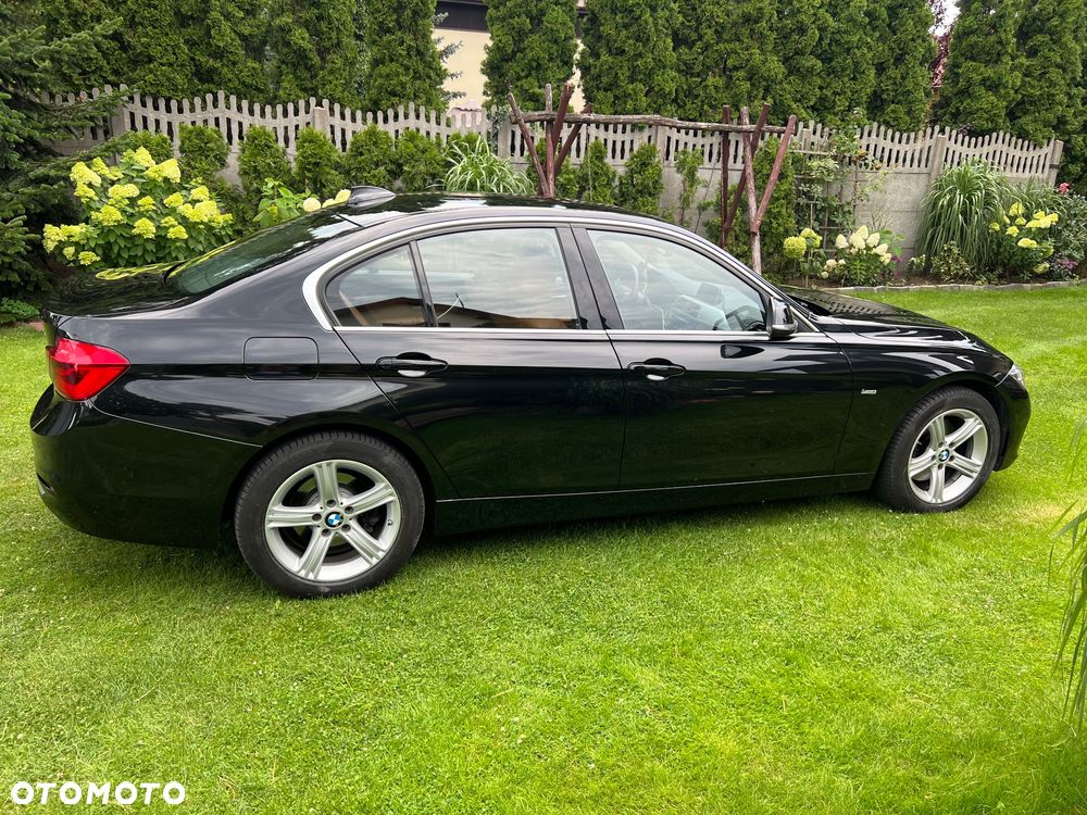 BMW Seria 3 330i xDrive Luxury Line - 7