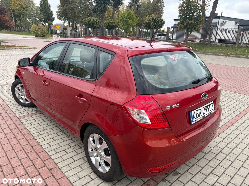 Kia Ceed - 14