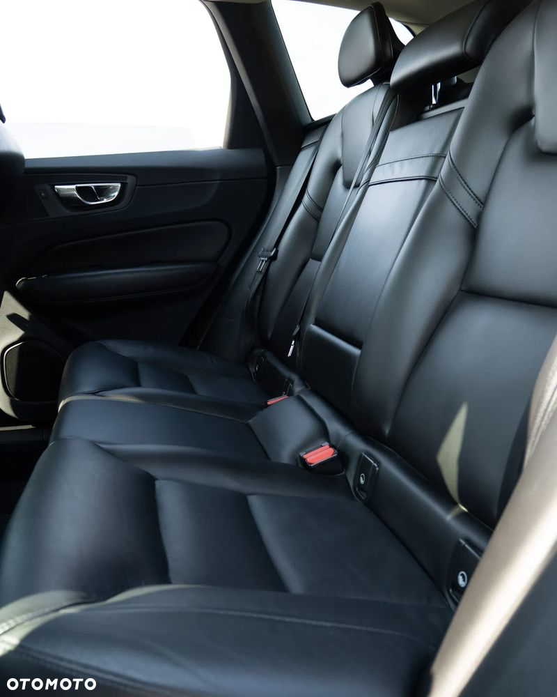 Volvo XC 60 T5 AWD Momentum - 10