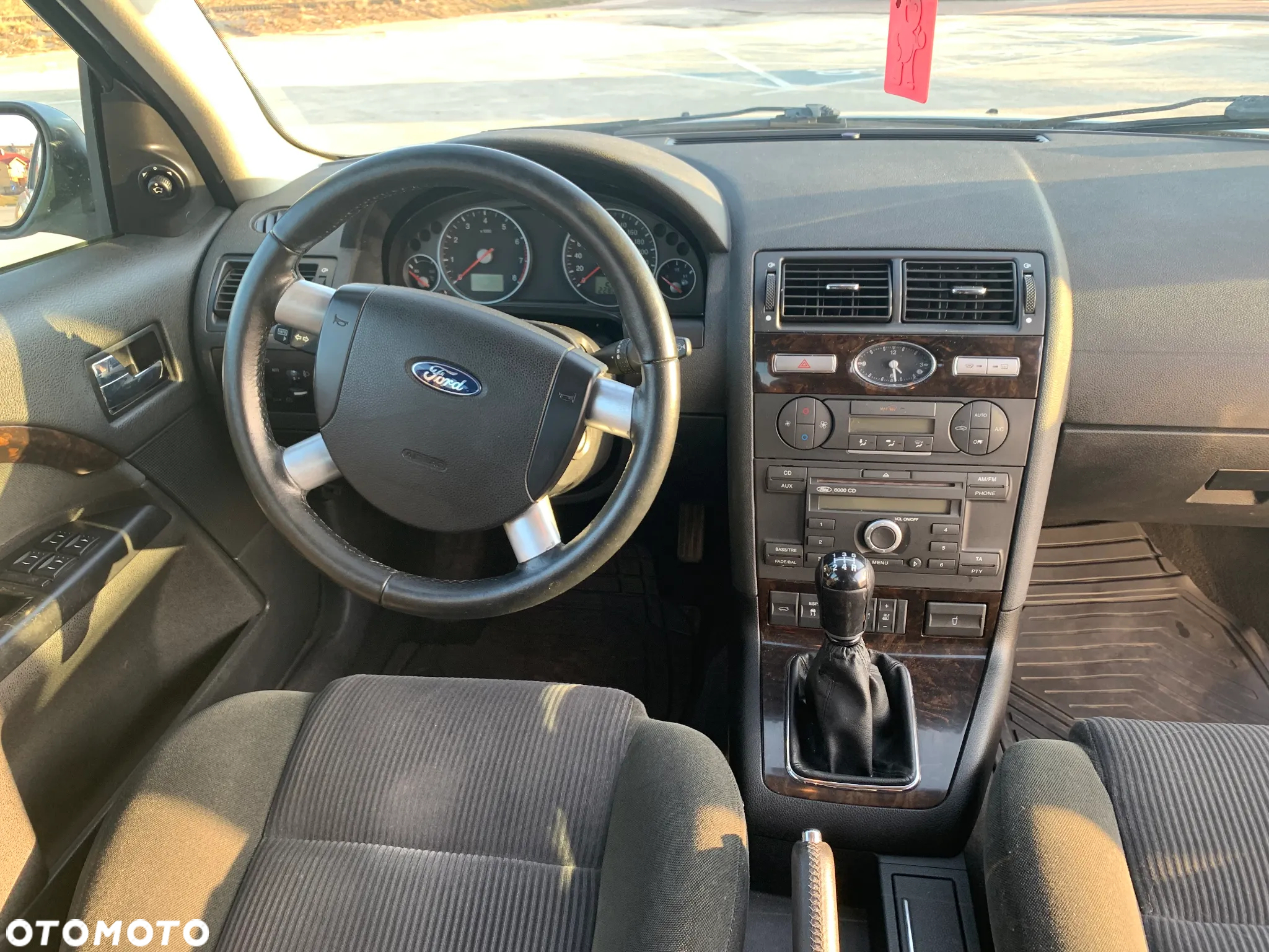 Ford Mondeo 2.0 Ghia - 6