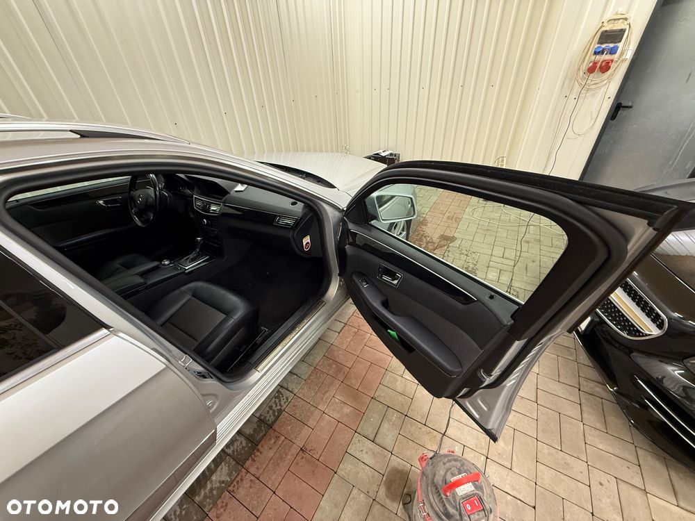 Mercedes-Benz Klasa E 200 CGI BlueEFFICIENCY Automatik Avantgarde - 13