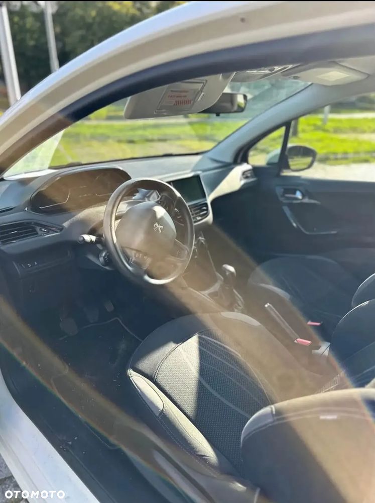 Peugeot 208 - 9