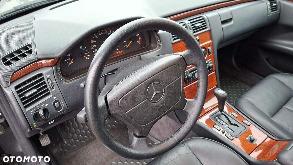 Mercedes-Benz Klasa E - 32