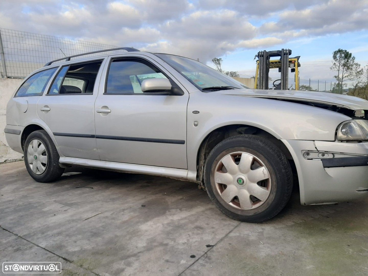 Skoda Octavia 1.6i disponível para peças - 1