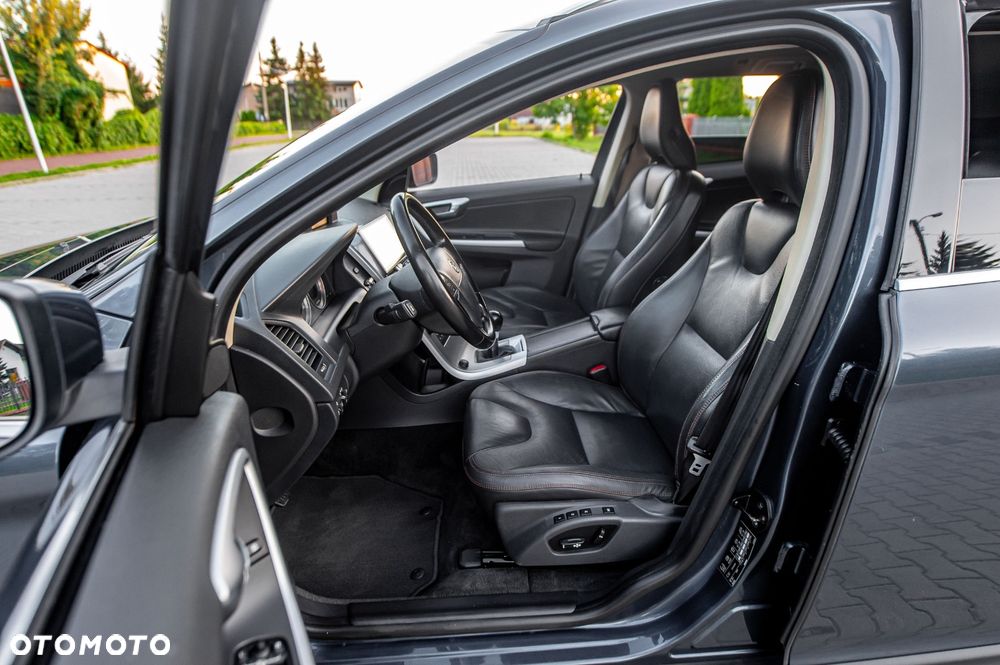 Volvo XC 60 D5 AWD Momentum - 19
