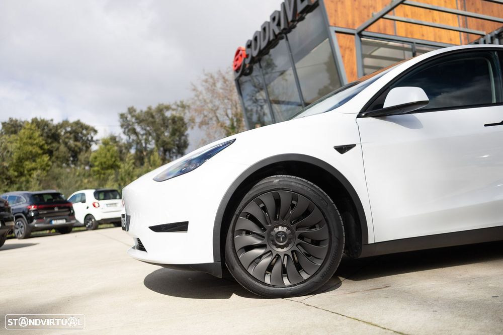 Tesla Model Y Standard RWD - 18