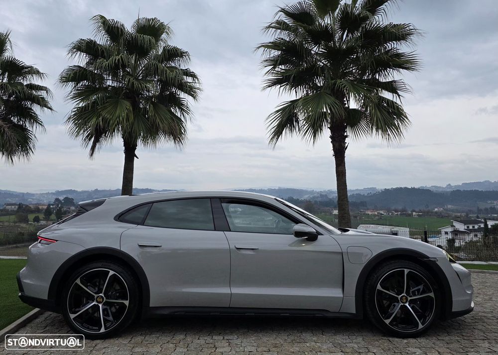 Porsche Taycan Cross Turismo 4 - 18