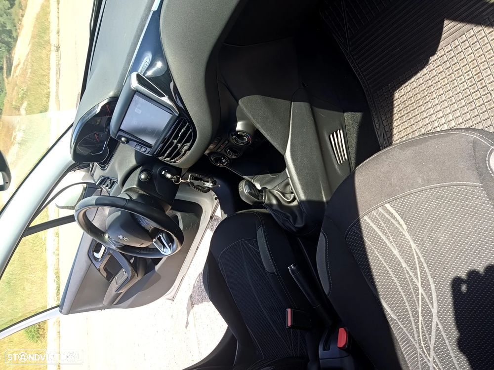 Peugeot 208 1.2 VTi Active - 4