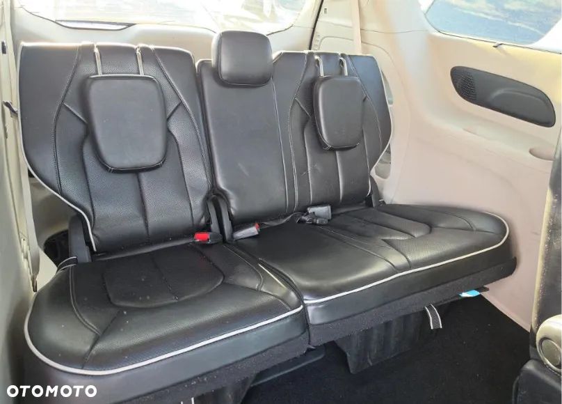 Chrysler Pacifica - 11