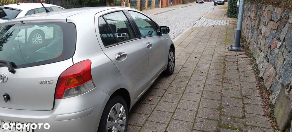 Toyota Yaris 1.33 Prestige - 4