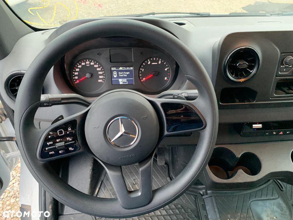 Mercedes-Benz Sprinter - 10