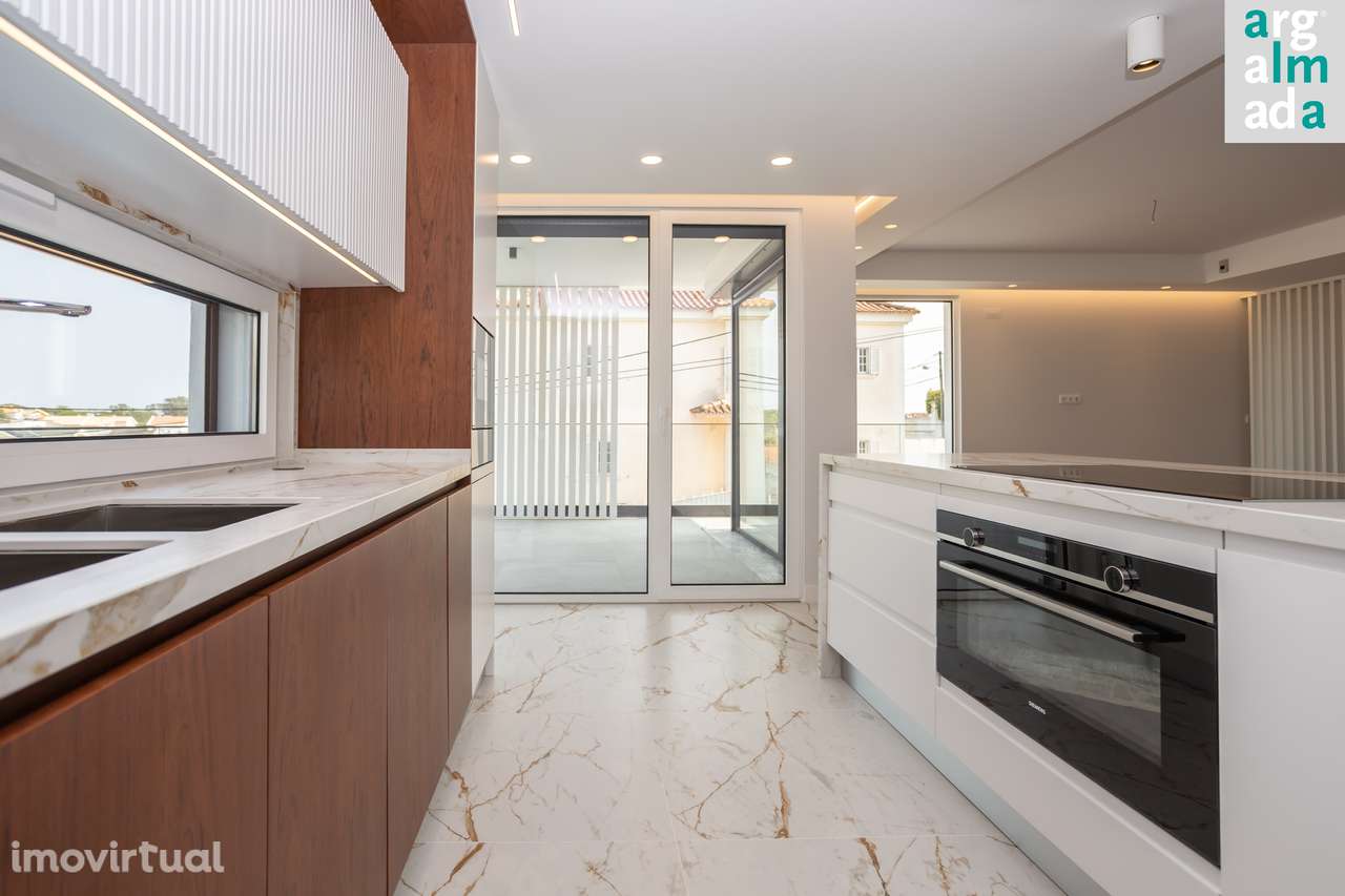 Moradia de Luxo V5 com Piscina e Jardim – Charneca de Caparica - Grande imagem: 5/46