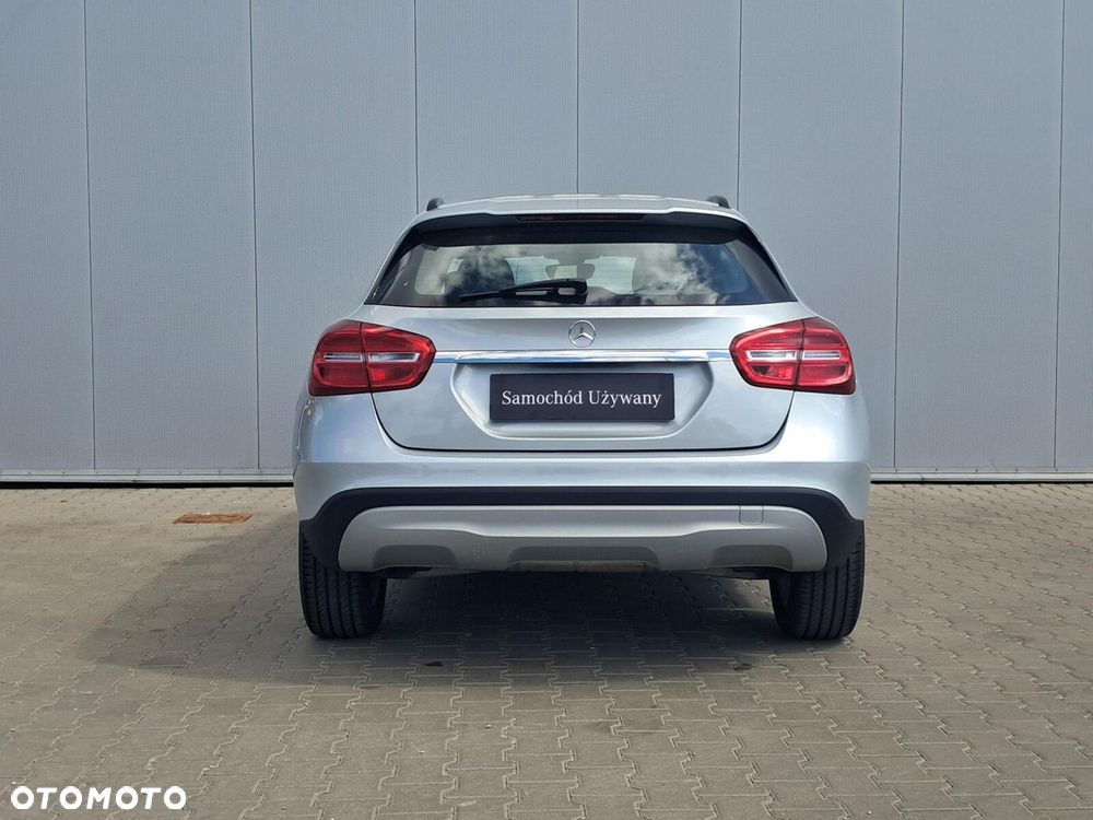 Mercedes-Benz GLA - 8