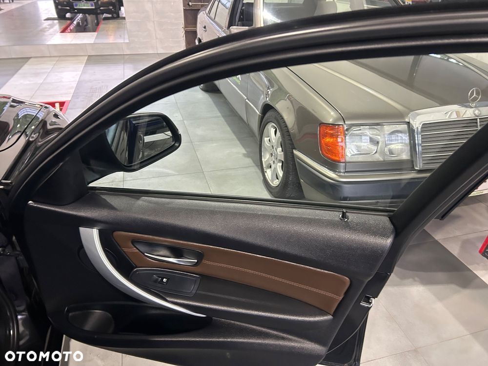 BMW Seria 3 320d - 33