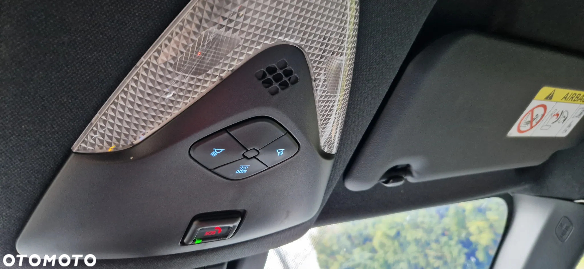 Toyota C-HR Hybrid Style - 24