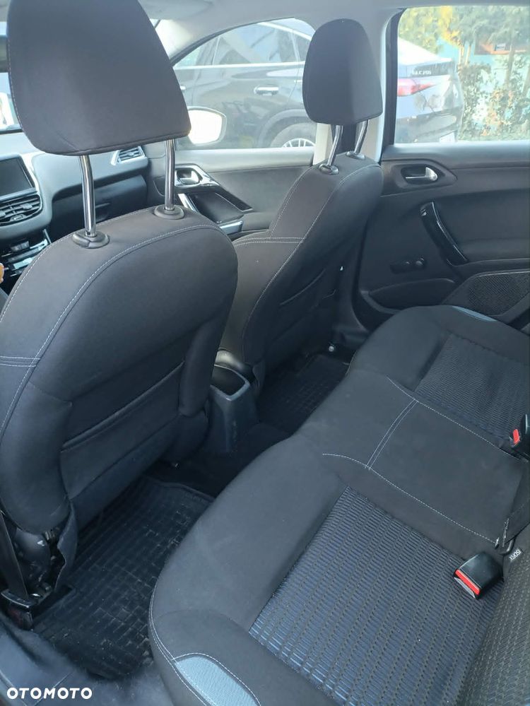 Peugeot 208 1.6 e-HDi Allure STT - 11