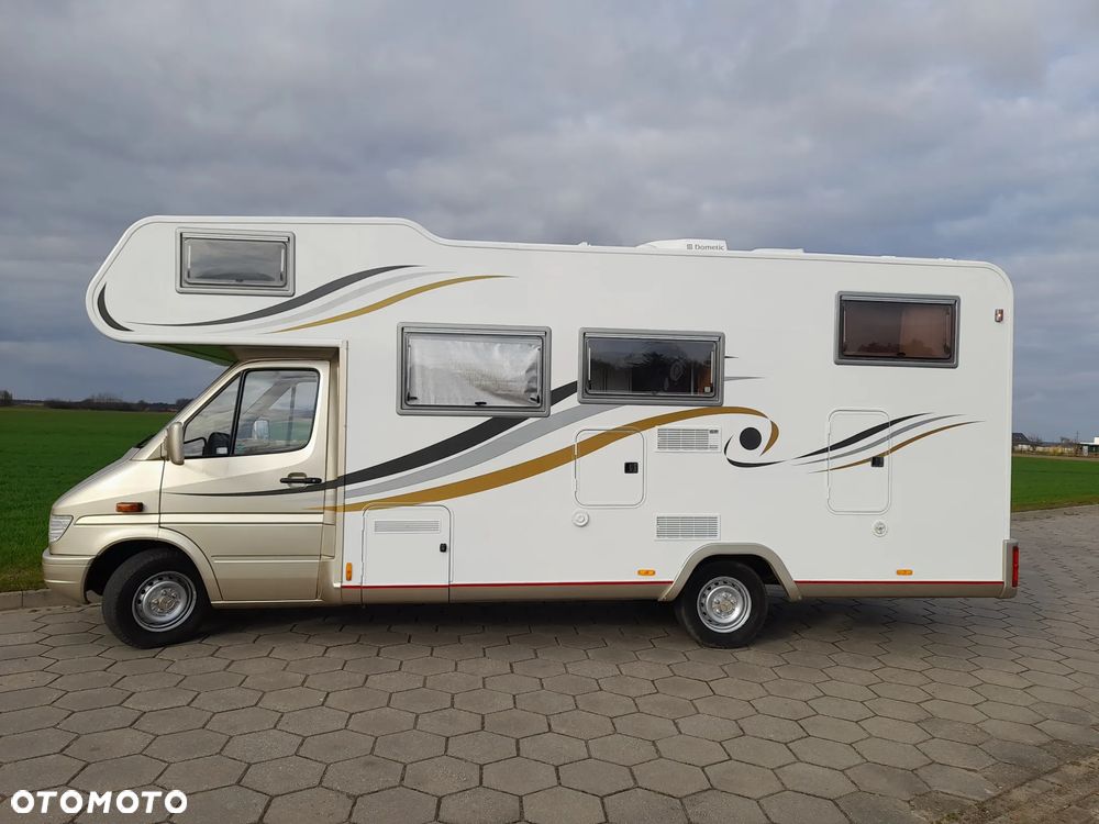 Mercedes-Benz Sprinter - 2