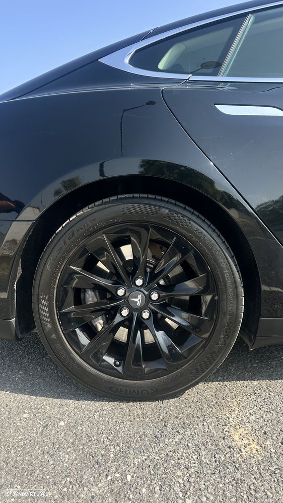Tesla Model S 85 - 19