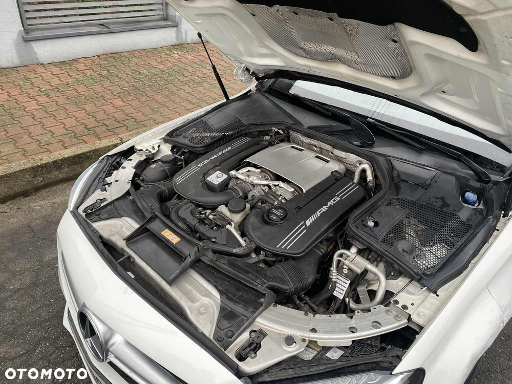 Mercedes-Benz Klasa C AMG 63 S AMG Speedshift 7G-MCT - 25