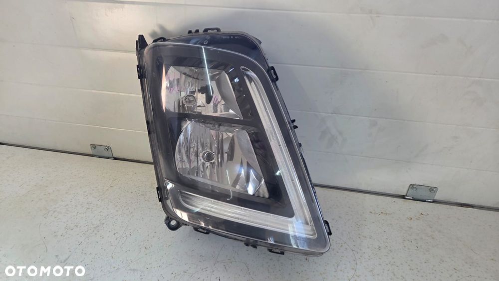Lampa przednia reflektor Volvo FM 22239057 - 2