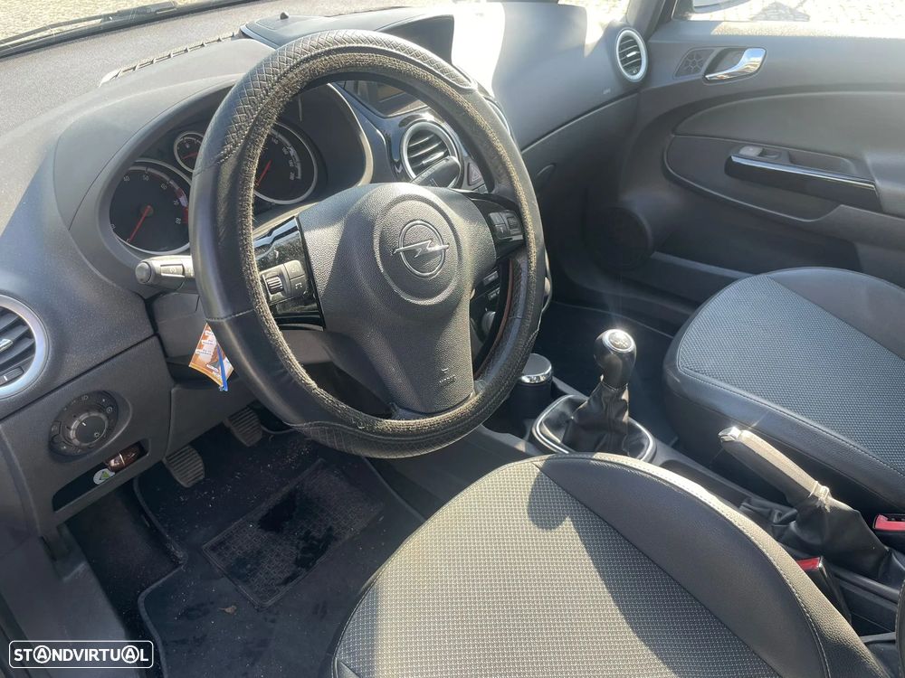 Opel Corsa 1.2 Cosmo - 4