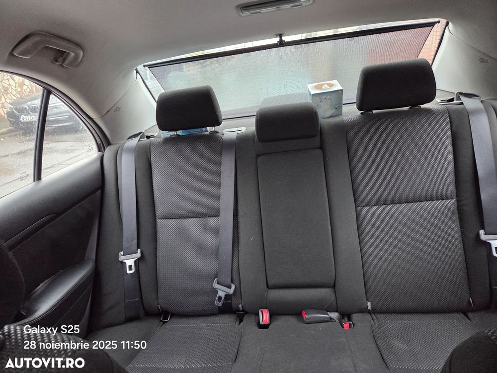 Toyota Avensis 1.8 Sdn. Sol - 12