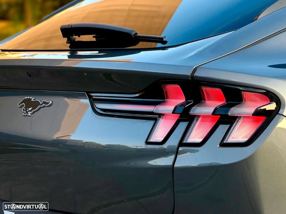 Ford Mustang Mach-E 75.7 kWh Premium AWD - 33