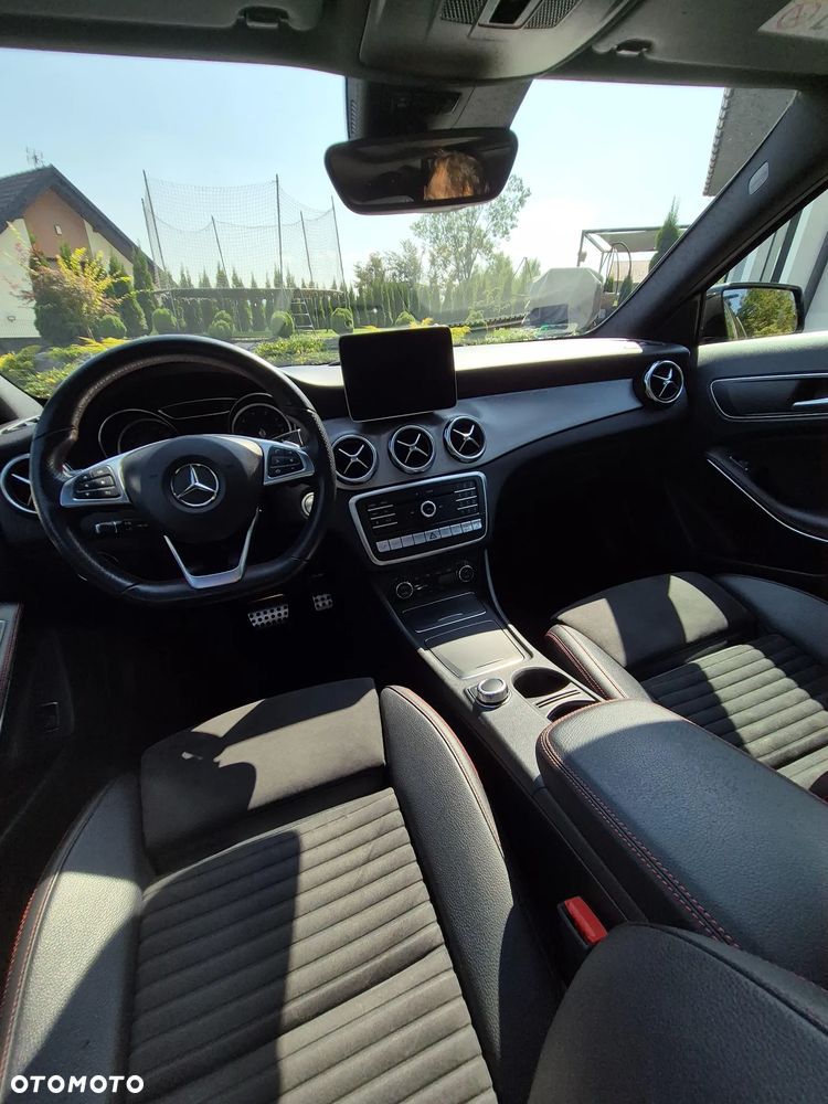 Mercedes-Benz GLA - 15