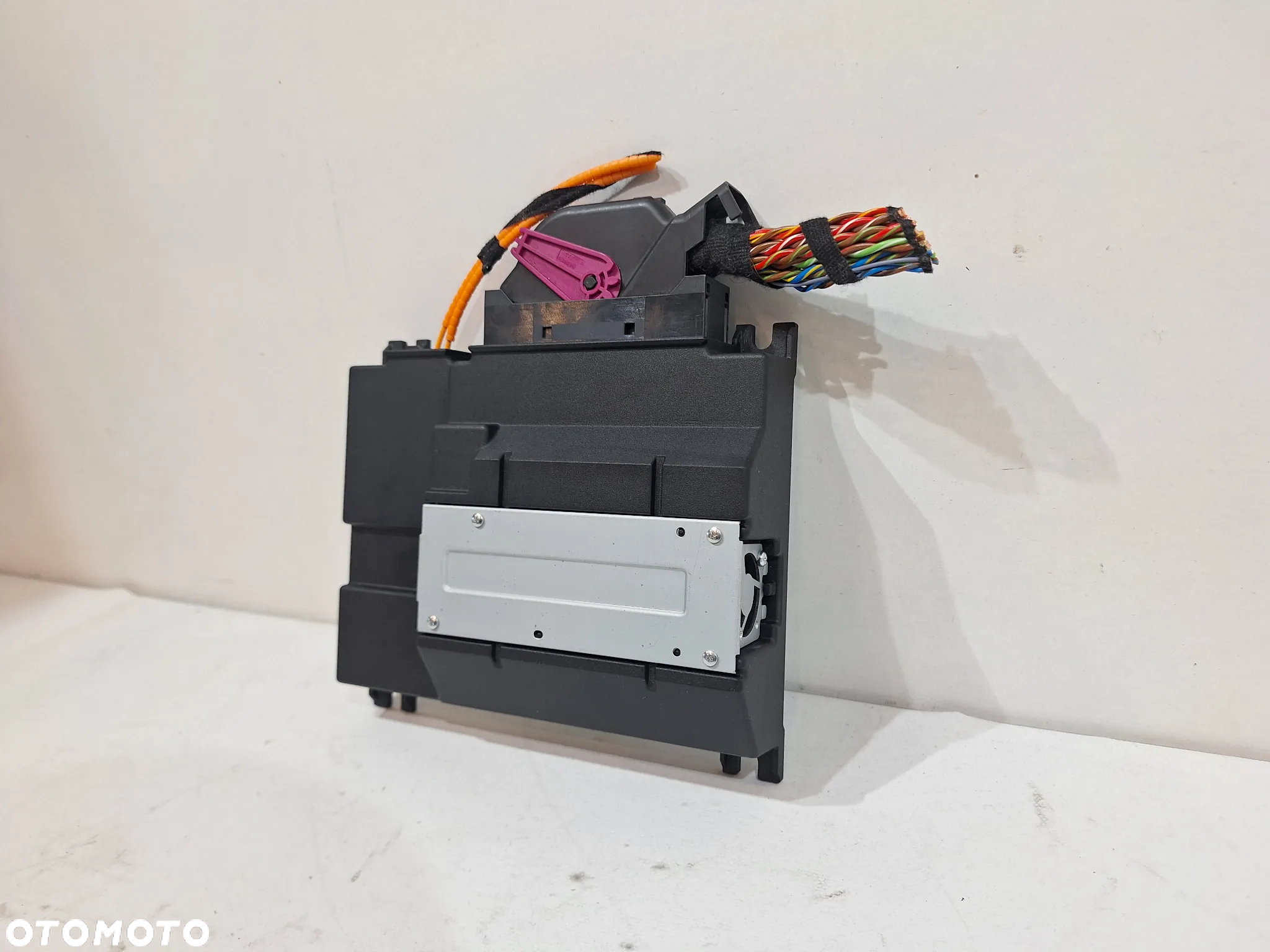 VW GOLF VII SPORTVAN WZMACNIACZ DYNA AUDIO 5G0035456 - 2