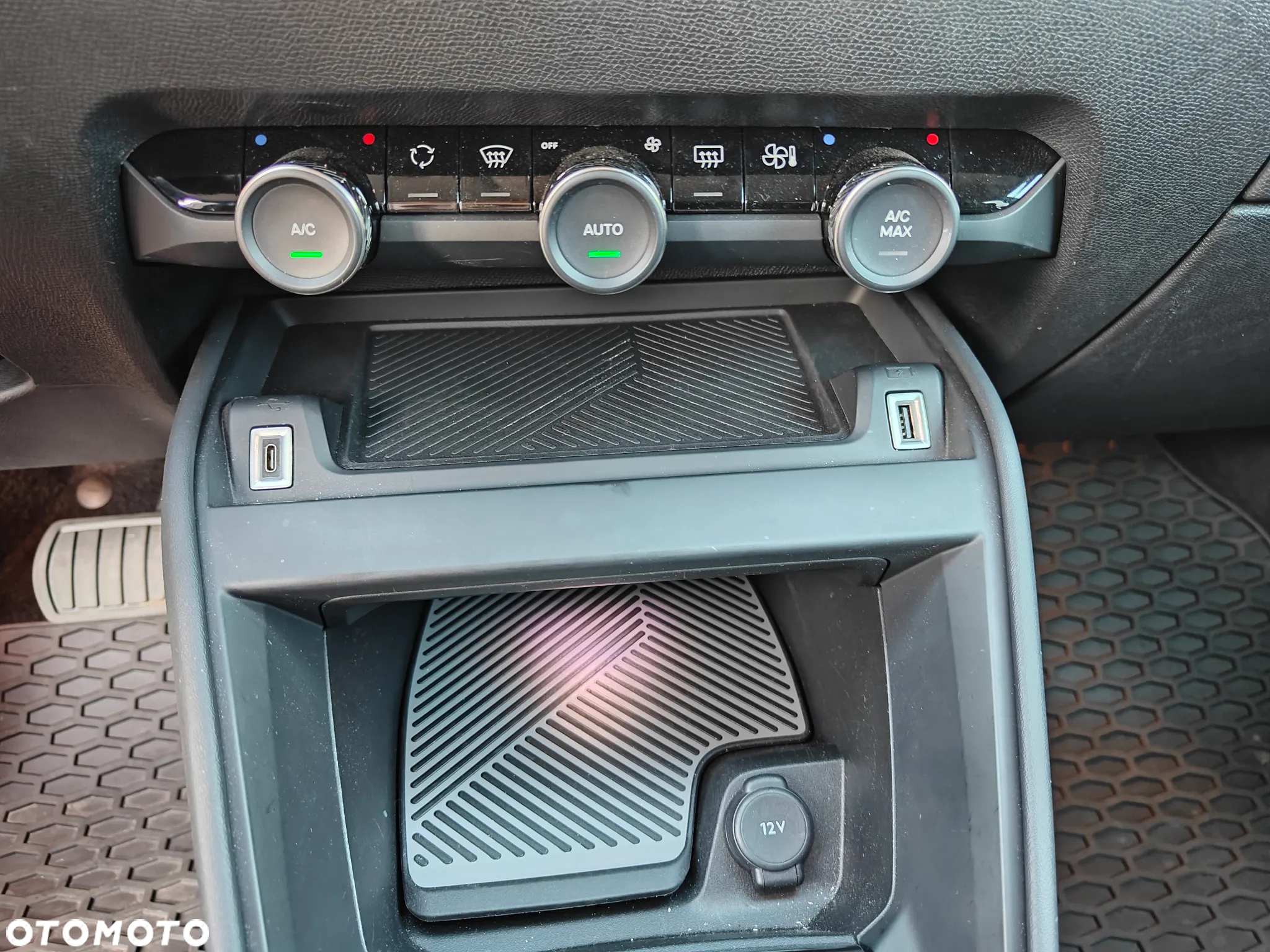 Citroën C4 BlueHDi 130 Stop&Start EAT8 SHINE - 22
