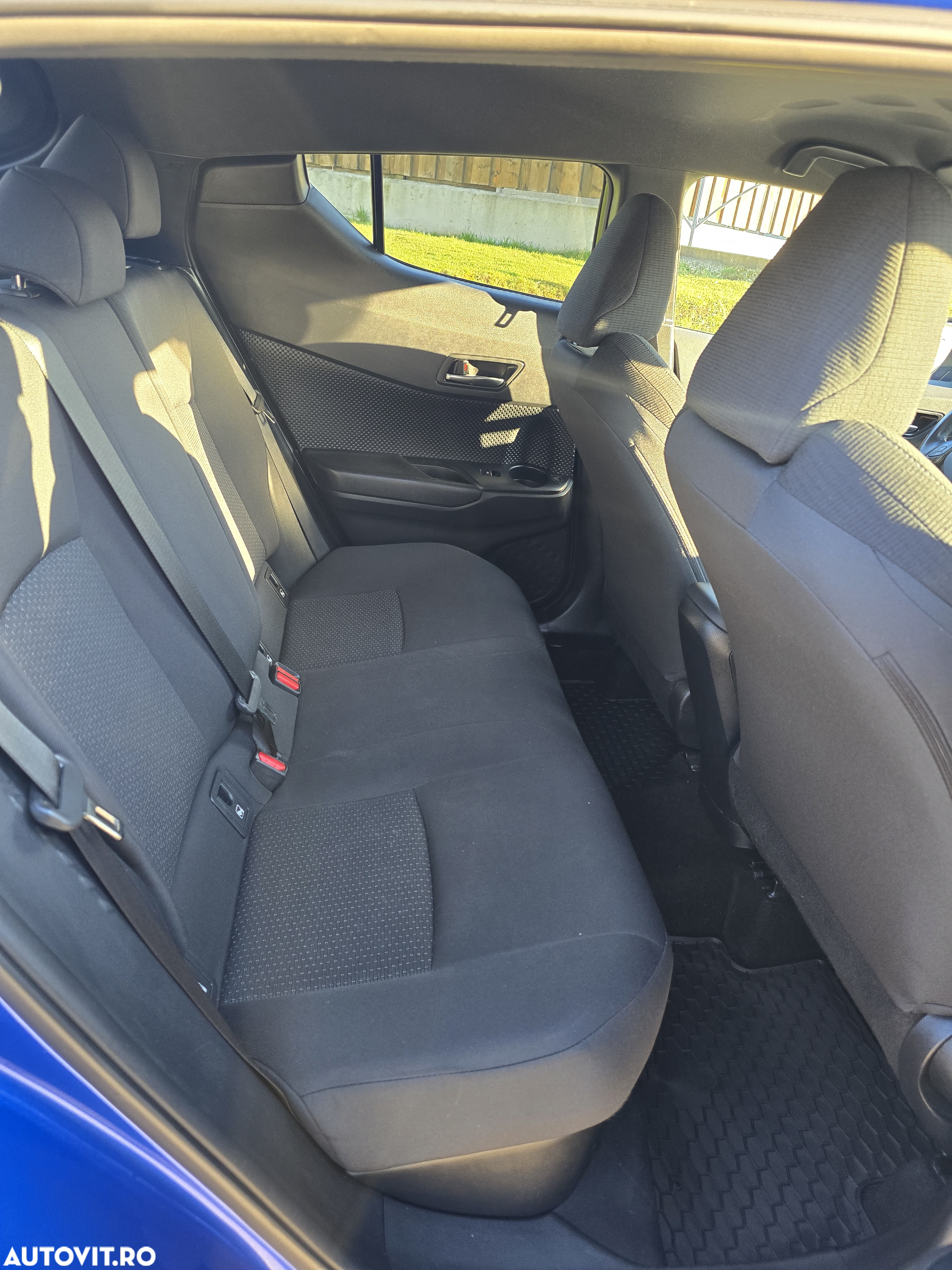 Toyota C-HR 1.8 HSD 122 CP 4x2 CVT C-lassy bi-tone - 10
