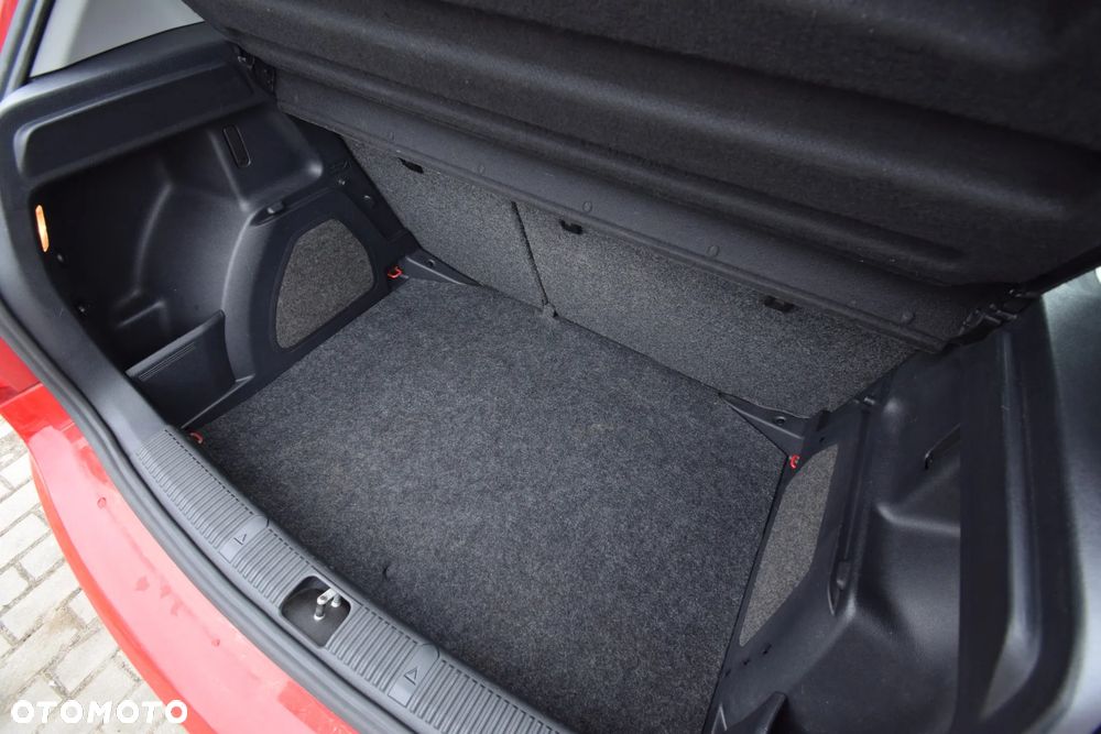 Skoda Fabia 1.2 HTP Ambiente - 37