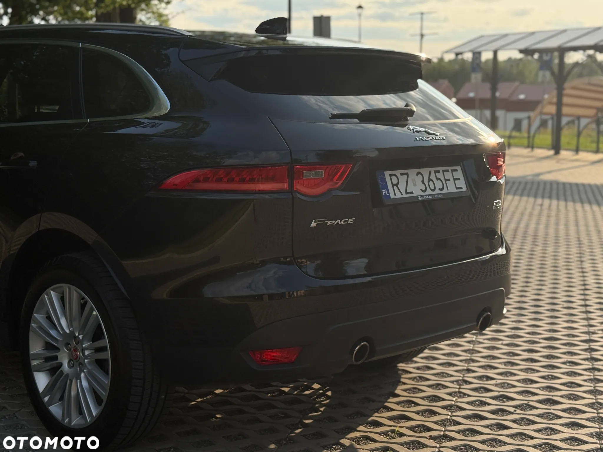 Jaguar F-Pace 30t AWD Portfolio - 12