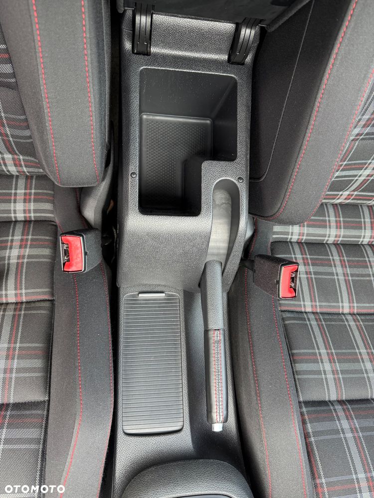 Volkswagen Golf - 35