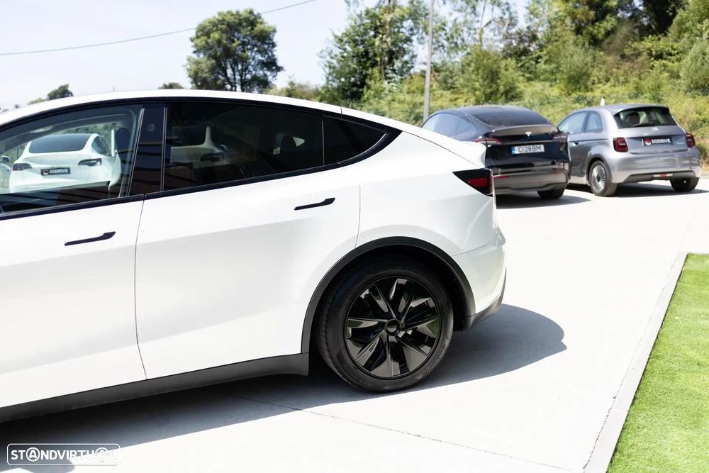 Tesla Model Y Standard - 10